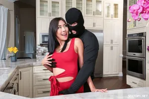 Cháu của chú dạo này lớn quá chú địt mãi mà không nhận ra