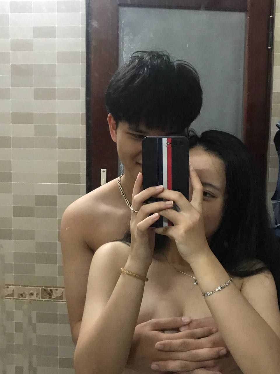 Chị gái hư hỏng giả vờ làm mẹ con: Tiểu Minh, con ngủ chưa? Tiểu Minh, tại sao lại là ngươi? Bạn cũng thích tôi chứ? Hãy để mẹ yêu con, được không?